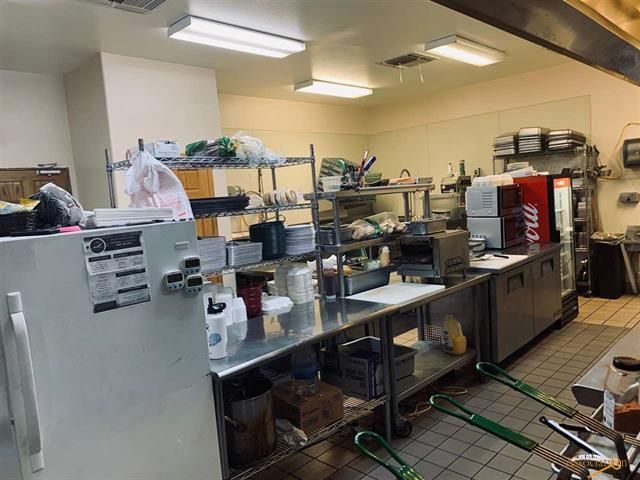 Wooley's Grill & Cellar: 1648 Highway 18 Byp, Hot Springs, SD 57747